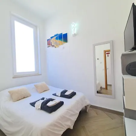 Quarto Com Casa De Banho Privada Tranquilidade Garantida Affittacamere Nazaré